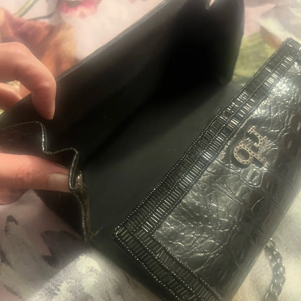 Elegant Black Croc-Embossed Chain Bag